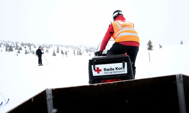 image: Røde Kors angrepet med skistaver